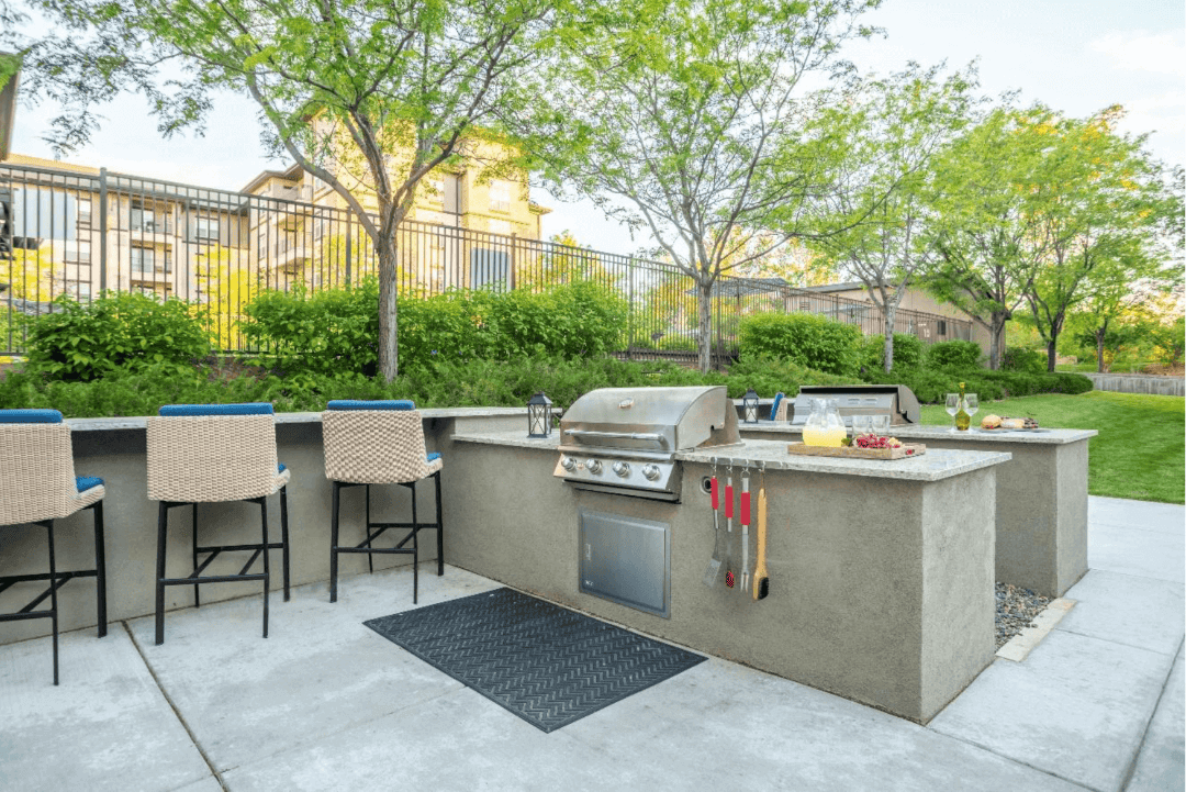 Outdoor Kitchen with Bar