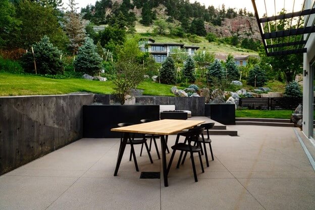 New Age Mid-Century Landscape Design Outdoor Patio for Dining