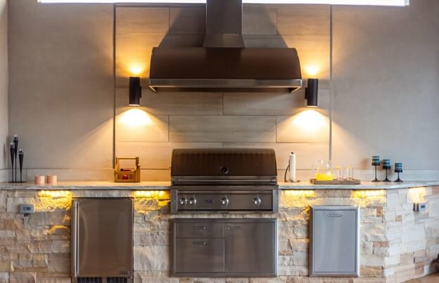 Outdoor Kitchen with Vintage Slab Porcelain Tiles