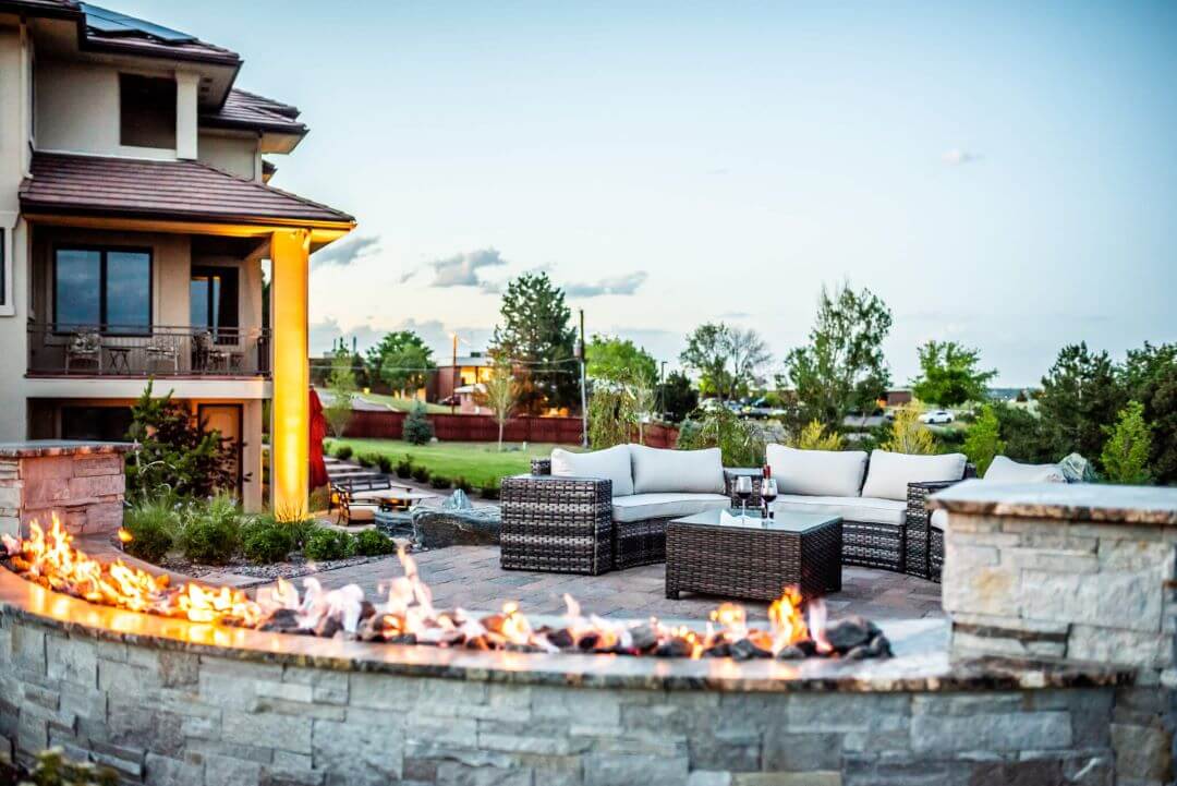 Outdoor Livingroom Surrounded by Fire Features