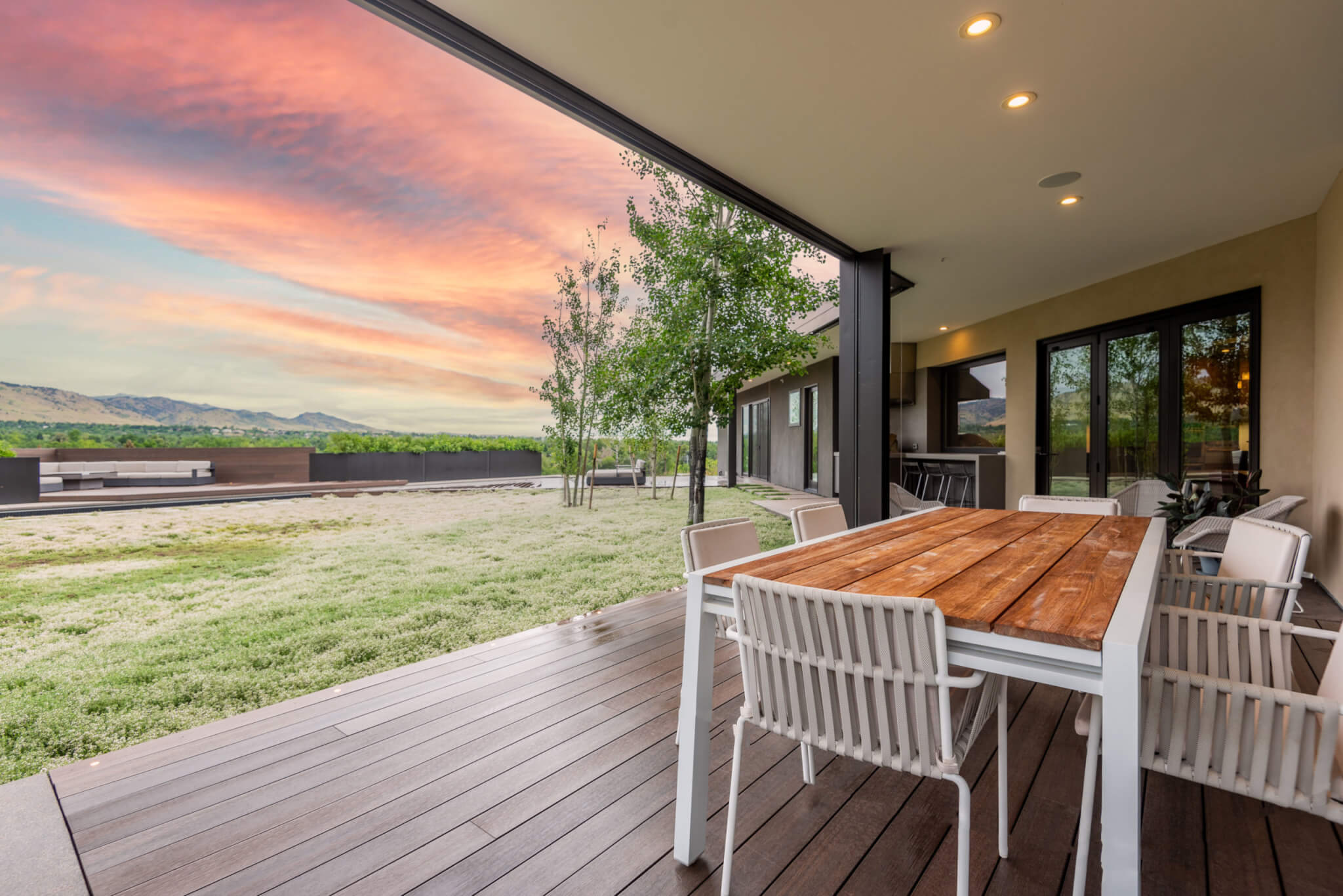 outside dining area in the backyard